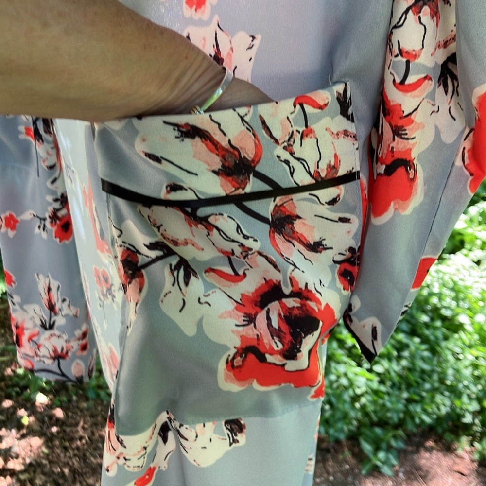 Sugar Plum Floral Kimono Silver Red Black Size Large EUC - Picture 3 of 8